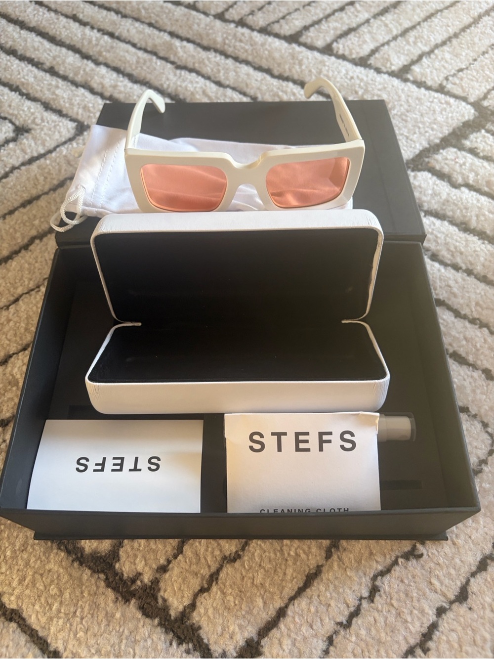 STefs Women’s Sunglasses with White Case